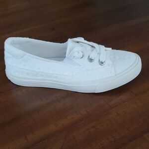 Blowfish Malibu Womens New In The Box Slip On White Lace Shoes - Size 7